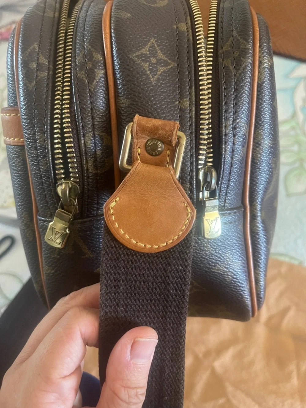 LOUIS VUITTON Monogram Canvas Reporter PM Bag‎ Crossbody message- Brown/Tan